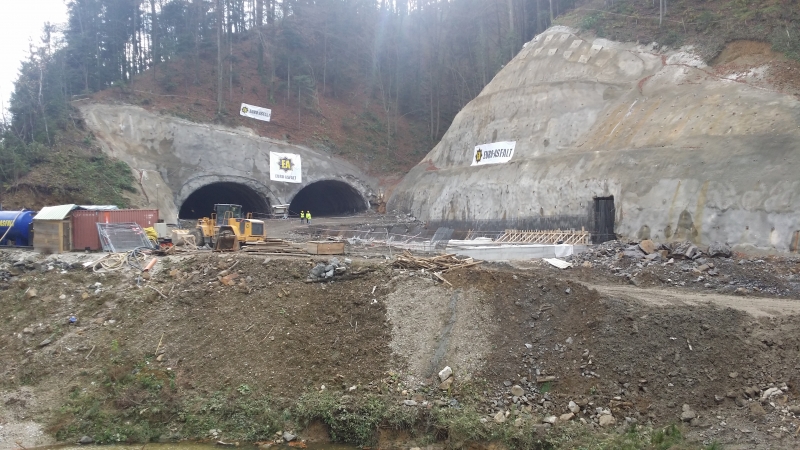 Na gradbišču podravske avtoceste prebili prvo cev predora