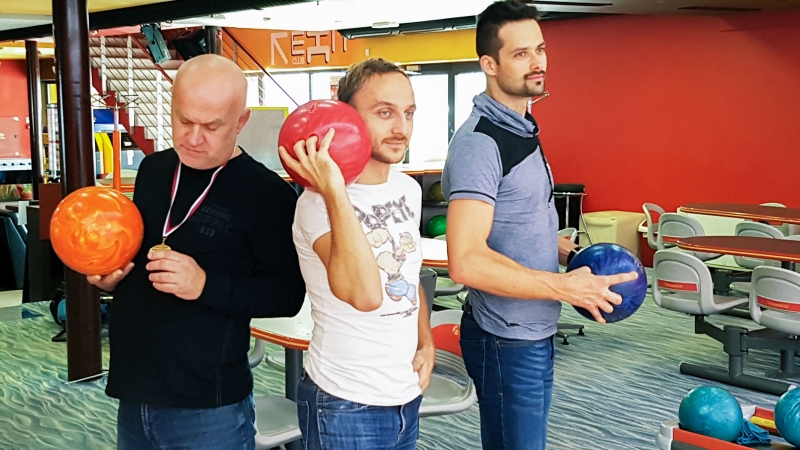 Tekmovali tudi v bowlingu