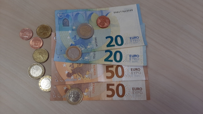 Ob prodaji kros motorja prejel ponarejen denar 